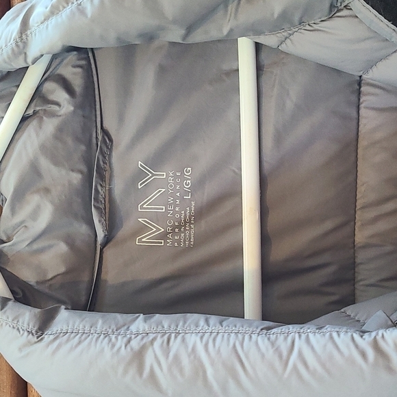 Puffer Jacket in Excellent Condition - Picture 2 of 4